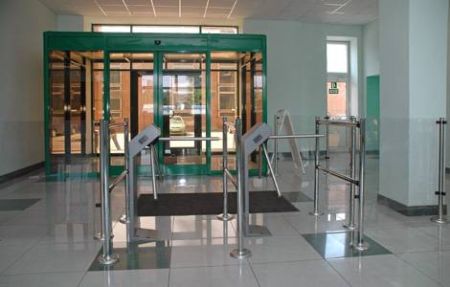 Турникет-трипод PERCo-TTR-04.1E из окршенной стали, черный с блестками (с планками)