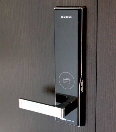 Электронный замок Samsung SHS-H505 FBK/EN (SHS-5050), одноригельный, врезной, с ручкой