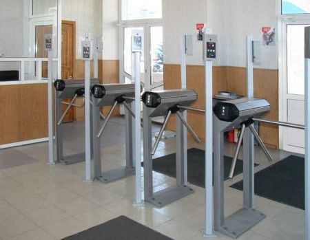 Электронная проходная PERCo-KT02.9 с активированным ПО PERCo-SP13 с планками Антипаника