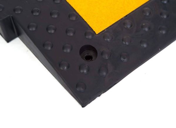 Искусственная дорожная неровность ИДН-500 с усиленным креплением (центральный элемент)