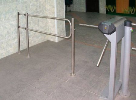 Электронная проходная PERCo-KT02.9 с активированным ПО PERCo-SP13 с планками Антипаника