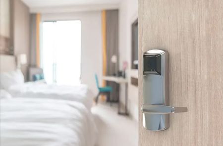 Электронный замок dormakaba Saflok RT Plus ESM, c BLE, матовый хром (79PS03012EF32-626)