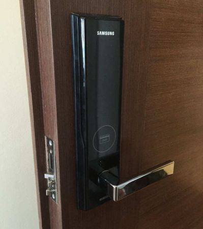 Электронный замок Samsung SHS-H505 FBK/EN (SHS-5050), одноригельный, врезной, с ручкой