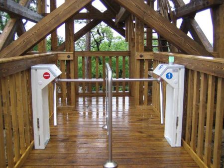 Двухштанговый турникет Gotschlich Compact 2-Arm из окрашенной стали (6COM2AEB)