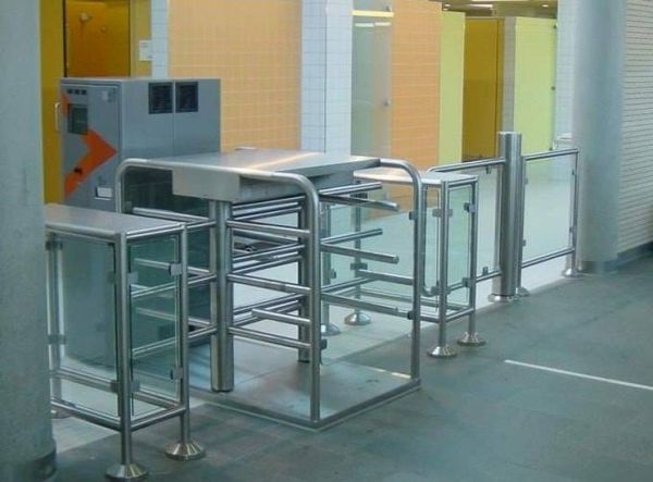 Двухпроходный роторный четырехлопастной полуростовой турникет Gotschlich Vario 1100 D-90