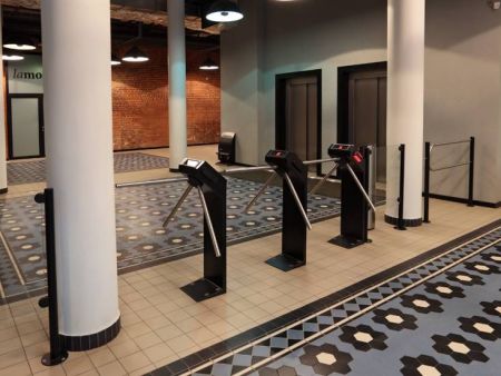 Турникет-трипод PERCo-TTR-04.1R из окрашенной стали, светло-бежевый (с планками)