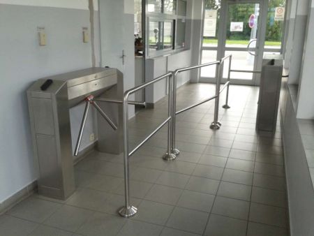 Трехштанговый тумбовый турникет-трипод Gotschlich Modul Cross 3-Arm (6MCR3AEC)