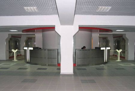 Турникет-трипод PERCo-TTR-04.1E из окршенной стали, черный с блестками (с планками)