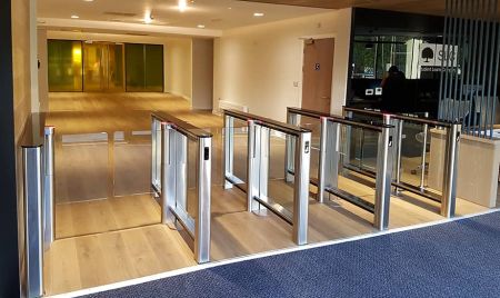 Турникет PERCo-ST-01 "Скоростной проход" с распашными створками PERCo-ATG-300 (ширина створки 300 мм)