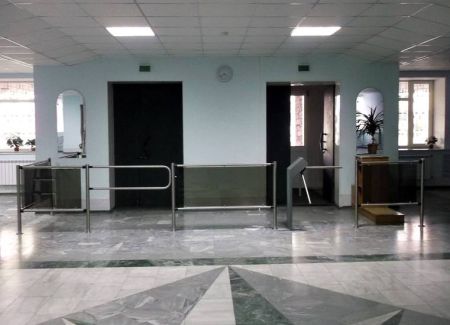 Турникет-трипод PERCo-TTR-04.1G из окрашенной стали, темно-серый (с планками Антипаника)