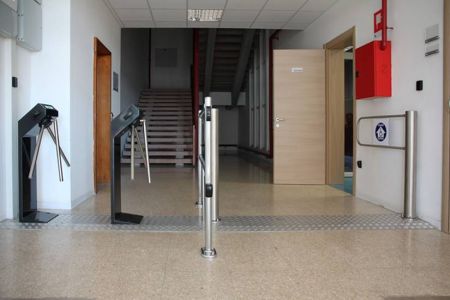 Турникет-трипод PERCo-TTR-04.1R из окрашенной стали, светло-бежевый (с планками)