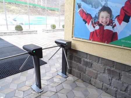 Турникет-трипод Ростов-Дон Т9М1 STEP2 (MATRIX-II EH) из окрашенной стали с контроллером ЭРА-2000 (без планок)