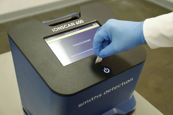 Детектор взрывчатых, наркотических веществ IonScan 600