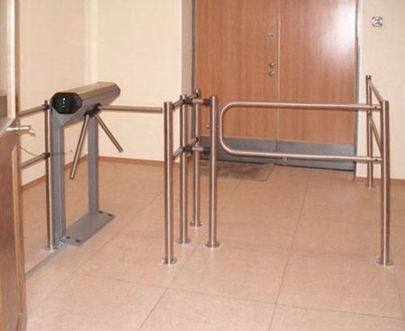 Стационарное ограждение PERCo BH02 (1425мм) с заполнением Стационарное ограждение PERCo BH02 (1425мм) с заполнением