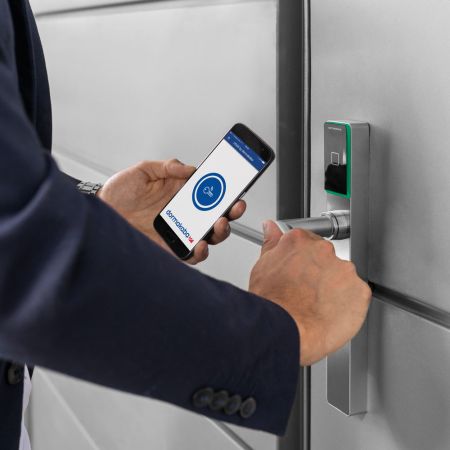 Электронный замок dormakaba c-lever pro (белый, узкий, offline, 92 мм, левый, ручки HL, шток 9 мм)