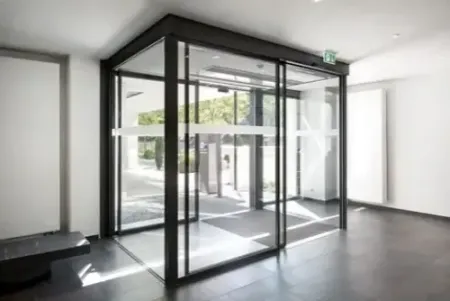 Автоматическая раздвижная дверь dormakaba ST FLEX, одностворчатая, с сенсором M-507