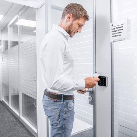 Считыватель dormakaba 9112-K6 MRD (TP4) с сенсорной клавиатурой