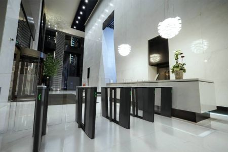 Центральный модуль скоростного распашного турникета Cominfo EasyGate Superb