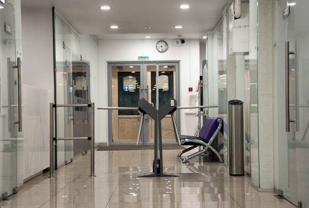 Турникет-трипод PERCo-TTR-04.1R из окрашенной стали, светло-бежевый (с планками)