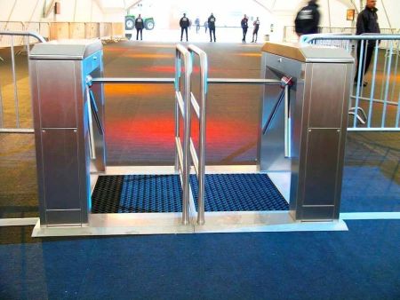 Трехштанговый тумбовый турникет-трипод Gotschlich Modul Cross 3-Arm (6MCR3AEC)