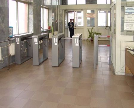 Турникет-трипод тумбовый PERCo-TTD-03.2G из окрашенной стали, темно-серый (с планками) Турникет-трипод тумбовый PERCo-TTD-03.2G из окрашенной стали, темно-серый (с планками)