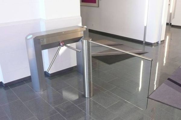 Трехштанговый тумбовый турникет-трипод Gotschlich Modul Tonda 3-Arm